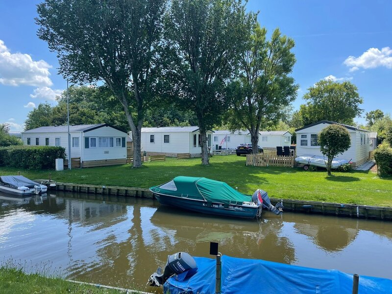 Stekelbos stacaravans en chalets