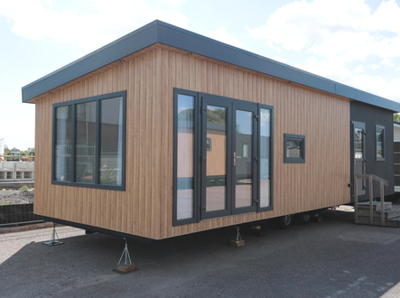 Chalet Boslodge Lessenaar FEB, een Nieuw chalet voor 97.450 euro - Uit voorraad leverbaar